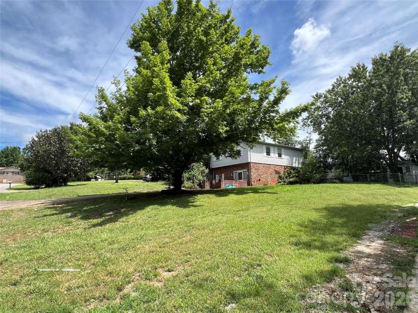139 Vista Drive, Forest City, NC 28043.  MLS# CAR4395547, YatesRealty ID 34029. 