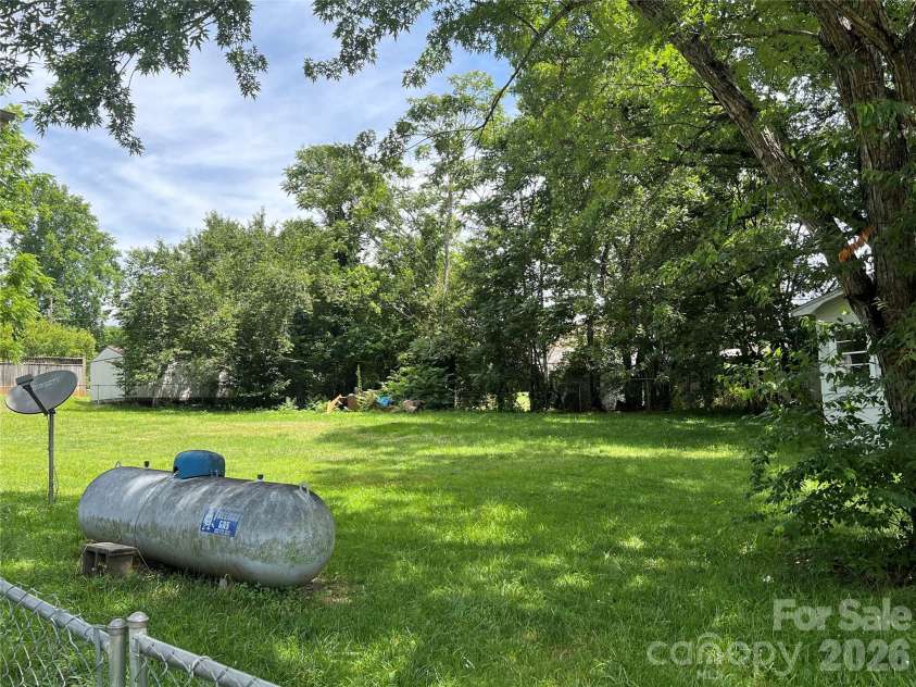 139 Vista Drive, Forest City, NC 28043.  MLS# CAR4395547, YatesRealty ID 34029. 