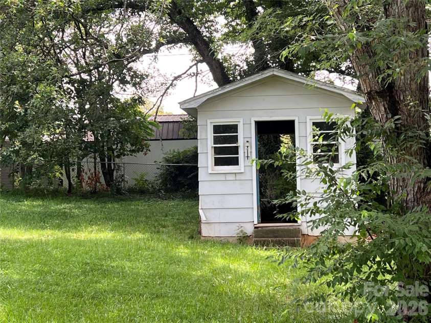 139 Vista Drive, Forest City, NC 28043.  MLS# CAR4395547, YatesRealty ID 34029. 