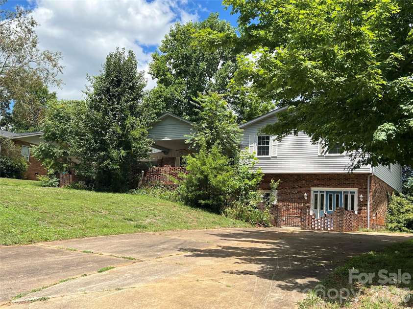 139 Vista Drive, Forest City, NC 28043.  MLS# CAR4395547, YatesRealty ID 34029. 
