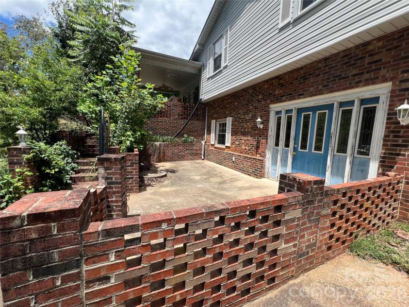 139 Vista Drive, Forest City, NC 28043.  MLS# CAR4395547, YatesRealty ID 34029. 