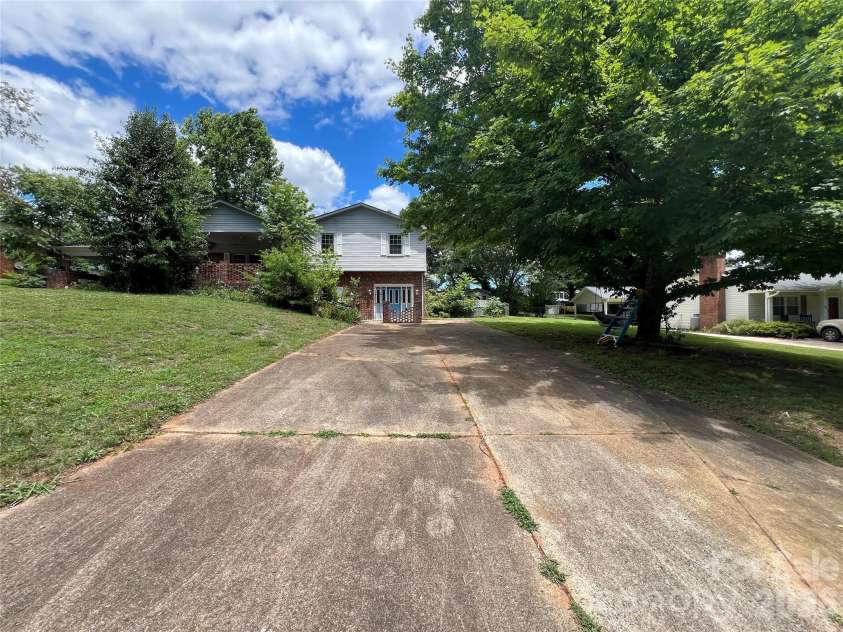 139 Vista Drive, Forest City, NC 28043.  MLS# CAR4395547, YatesRealty ID 34029. 