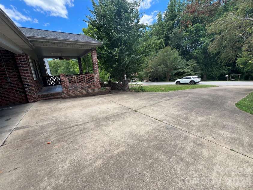 139 Vista Drive, Forest City, NC 28043.  MLS# CAR4395547, YatesRealty ID 34029. 