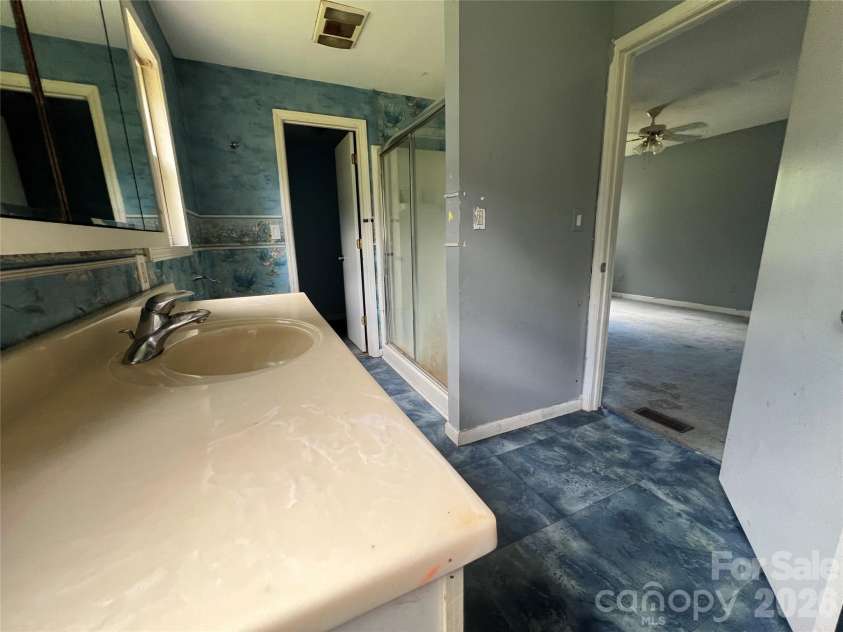 139 Vista Drive, Forest City, NC 28043.  MLS# CAR4395547, YatesRealty ID 34029. 