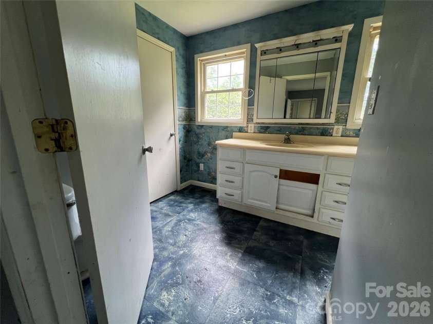 139 Vista Drive, Forest City, NC 28043.  MLS# CAR4395547, YatesRealty ID 34029. 