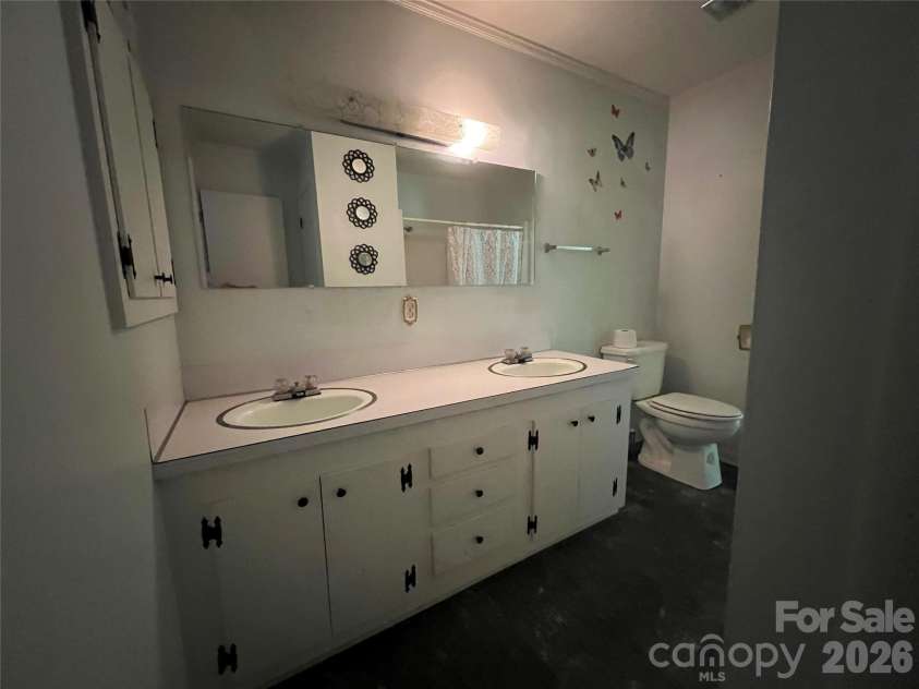 139 Vista Drive, Forest City, NC 28043.  MLS# CAR4395547, YatesRealty ID 34029. 