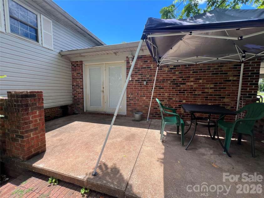 139 Vista Drive, Forest City, NC 28043.  MLS# CAR4395547, YatesRealty ID 34029. 
