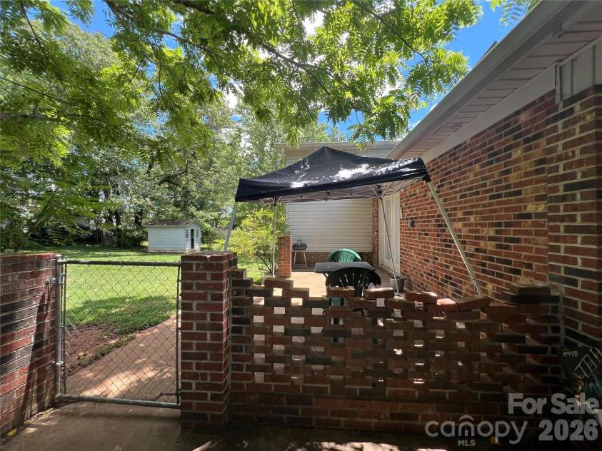 139 Vista Drive, Forest City, NC 28043.  MLS# CAR4395547, YatesRealty ID 34029. 