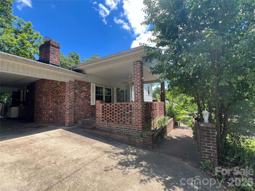 139 Vista Drive, Forest City, NC 28043.  MLS# CAR4395547, YatesRealty ID 34029. 