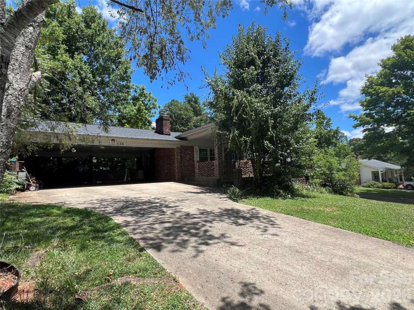 139 Vista Drive, Forest City, NC 28043.  MLS# CAR4395547, YatesRealty ID 34029. 