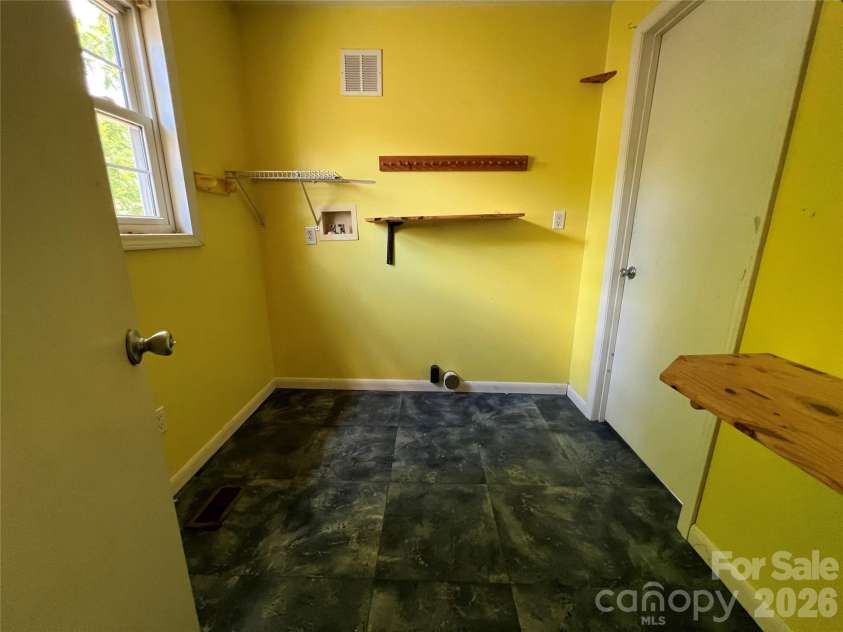 139 Vista Drive, Forest City, NC 28043.  MLS# CAR4395547, YatesRealty ID 34029. Laundry room