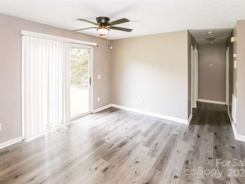 6010 Amberly Lane, Charlotte, NC 28213.  MLS# CAR4294538, YatesRealty ID 34029. 