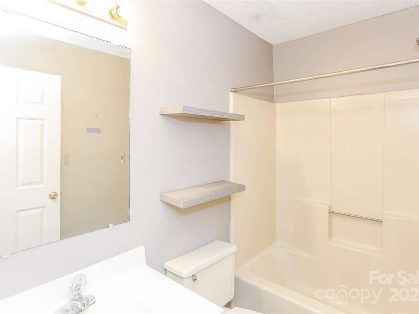 6010 Amberly Lane, Charlotte, NC 28213.  MLS# CAR4294538, YatesRealty ID 34029. 