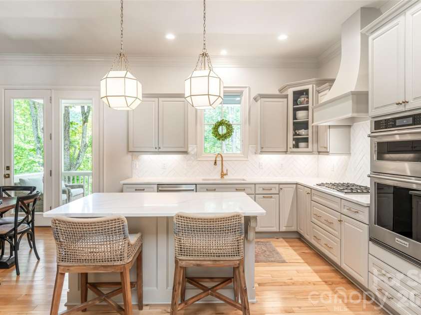 20 East Owl Creek Lane, Fairview, NC 28730.  MLS# CAR4258624, YatesRealty ID 3403. 