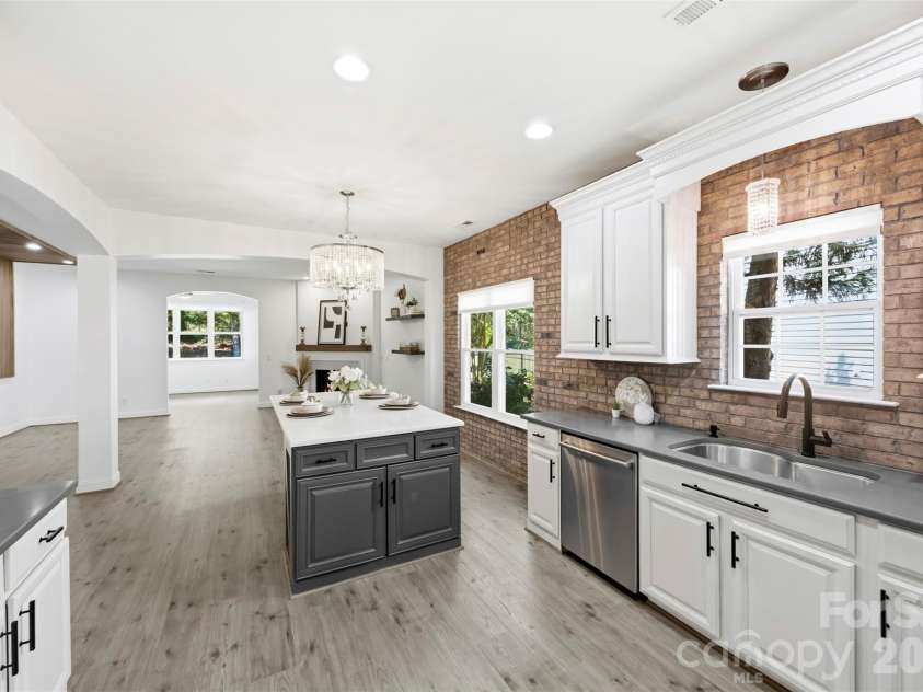 1424 Ridge Haven Road, Waxhaw, NC 28173.  MLS# CAR4423878, YatesRealty ID 34030. 