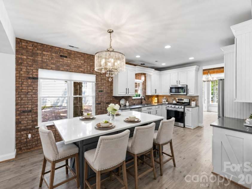 1424 Ridge Haven Road, Waxhaw, NC 28173.  MLS# CAR4423878, YatesRealty ID 34030. AI PIC
