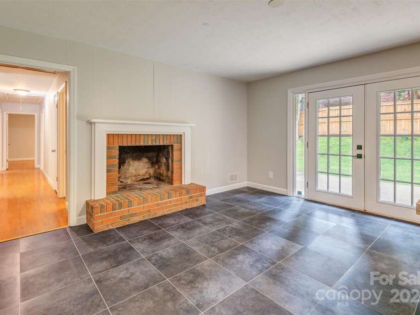 16 Beechwood Road, Asheville, NC 28805.  MLS# CAR4294590, YatesRealty ID 34030. Wood Fireplace