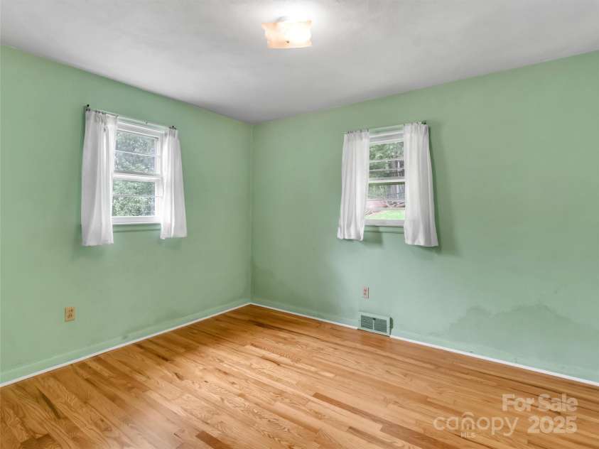 35 Bramlett Drive, Waynesville, NC 28785.  MLS# CAR4292963, YatesRealty ID 34031. 