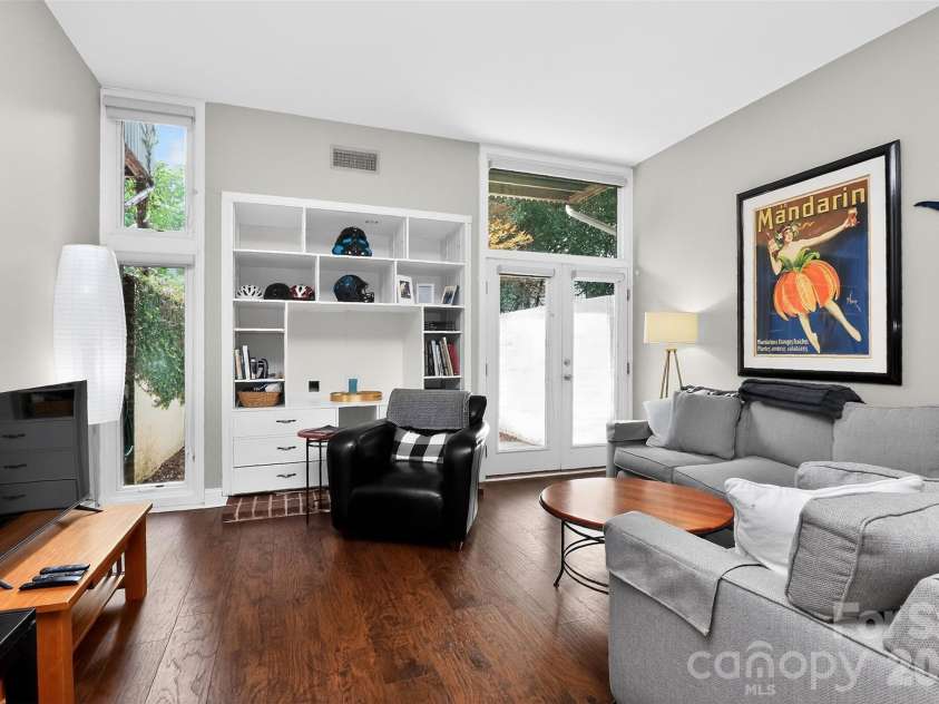 432 Park Avenue, Charlotte, NC 28203.  MLS# CAR4386368, YatesRealty ID 34031. 