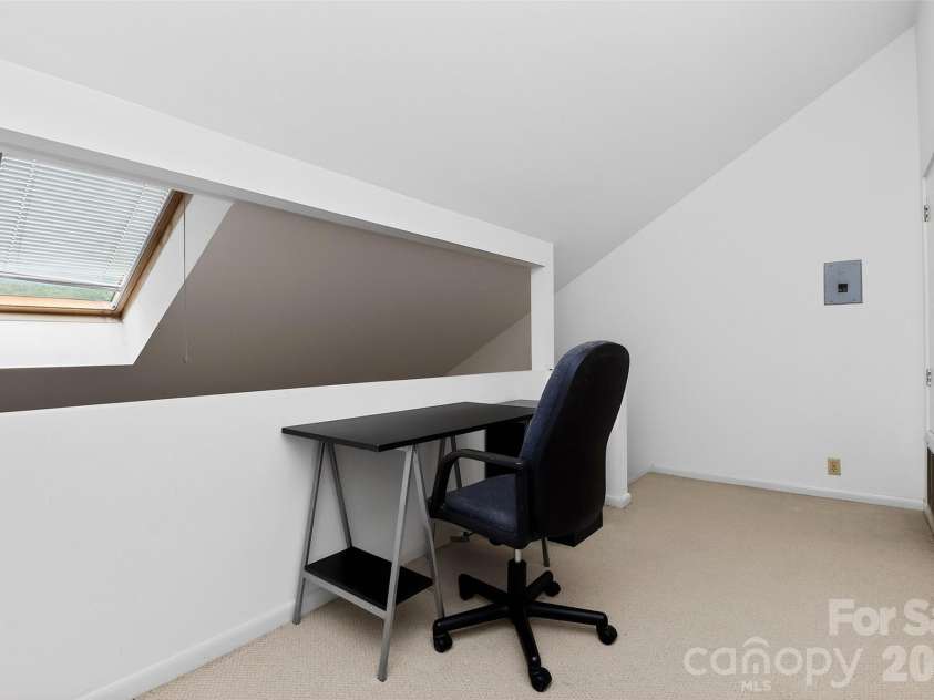 432 Park Avenue, Charlotte, NC 28203.  MLS# CAR4386368, YatesRealty ID 34031. 