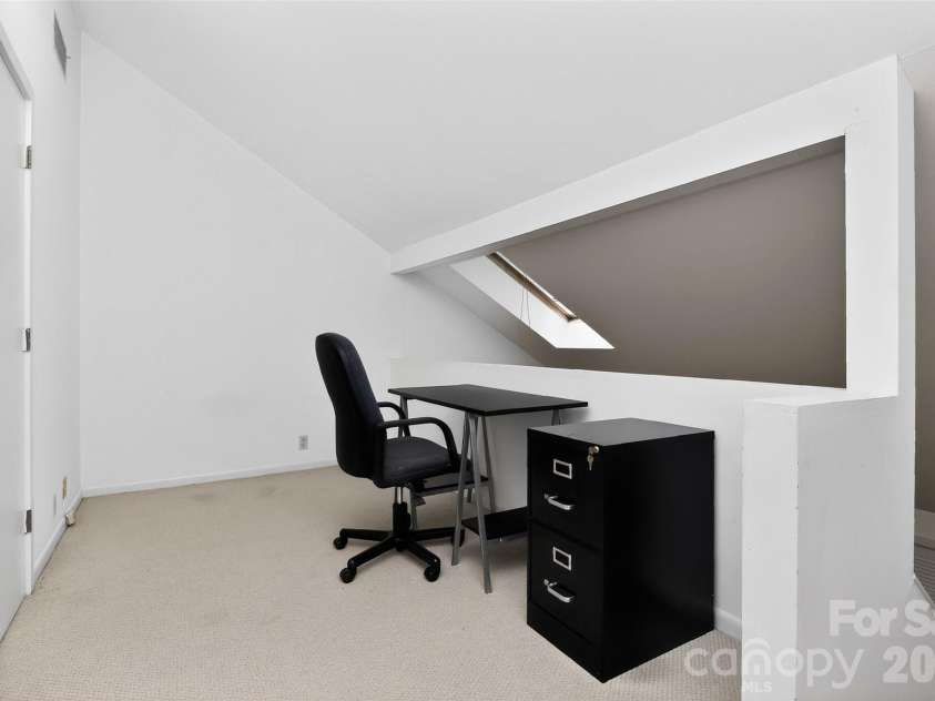432 Park Avenue, Charlotte, NC 28203.  MLS# CAR4386368, YatesRealty ID 34031. 