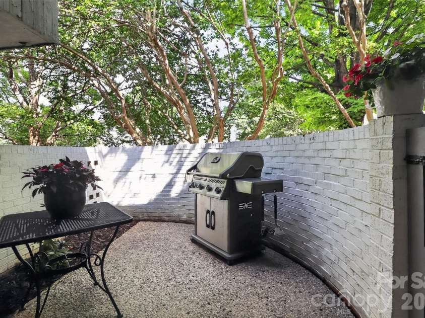 432 Park Avenue, Charlotte, NC 28203.  MLS# CAR4386368, YatesRealty ID 34031. 
