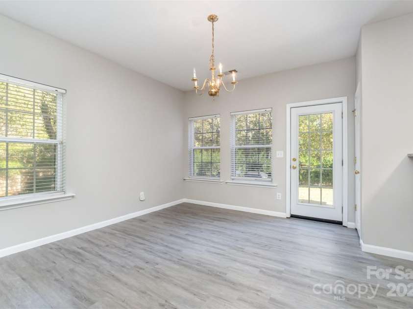2184 Winthrop Chase Drive, Charlotte, NC 28212.  MLS# CAR4292374, YatesRealty ID 34032. Dining room