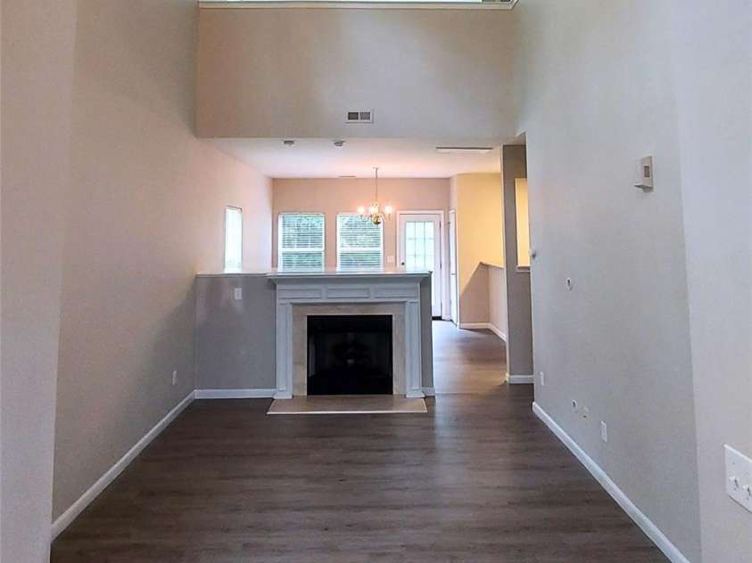 2184 Winthrop Chase Drive, Charlotte, NC 28212.  MLS# CAR4292374, YatesRealty ID 34032. Entry