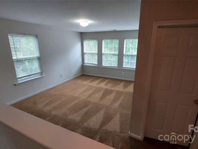 2184 Winthrop Chase Drive, Charlotte, NC 28212.  MLS# CAR4292374, YatesRealty ID 34032. Loft