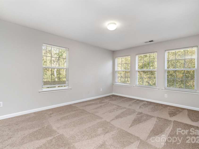 2184 Winthrop Chase Drive, Charlotte, NC 28212.  MLS# CAR4292374, YatesRealty ID 34032. Loft