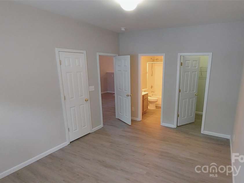 2184 Winthrop Chase Drive, Charlotte, NC 28212.  MLS# CAR4292374, YatesRealty ID 34032. Master