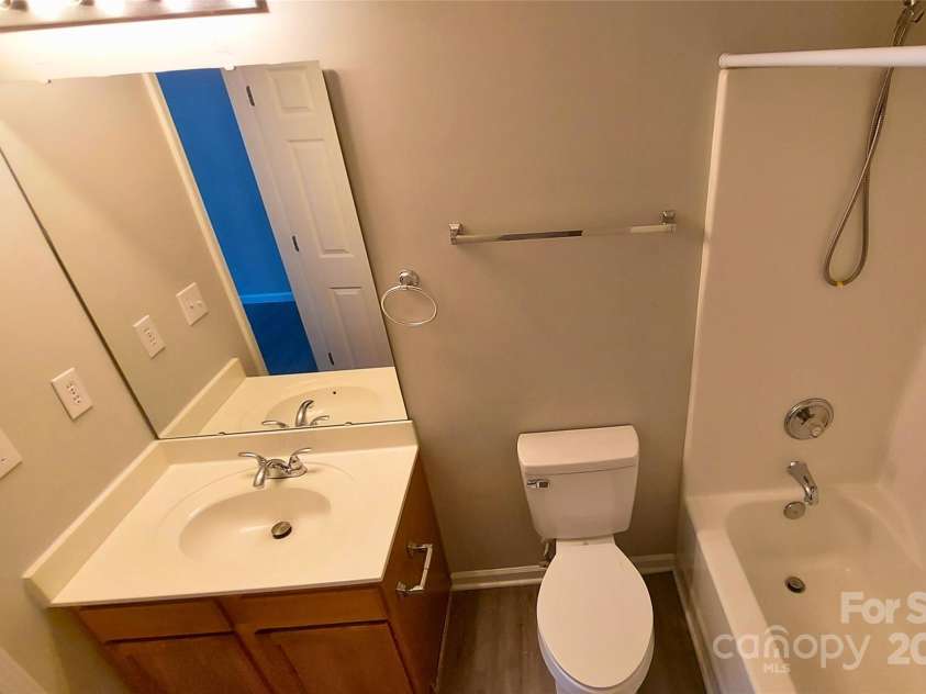 2184 Winthrop Chase Drive, Charlotte, NC 28212.  MLS# CAR4292374, YatesRealty ID 34032. Master Bath