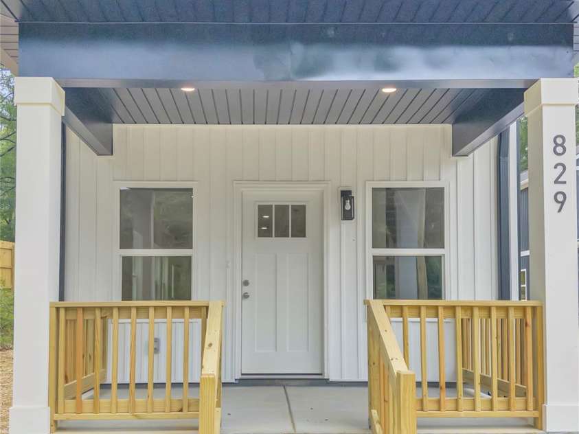 829 Arch Street, Lancaster, SC 29720.  MLS# CAR4385579, YatesRealty ID 34033. Covered front porch