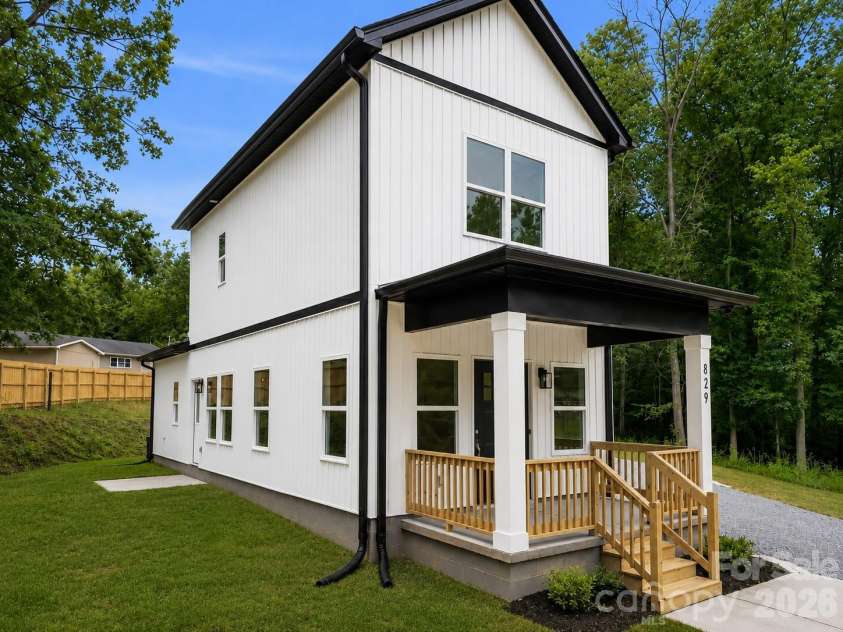 829 Arch Street, Lancaster, SC 29720.  MLS# CAR4385579, YatesRealty ID 34033. *virtually enhanced grass