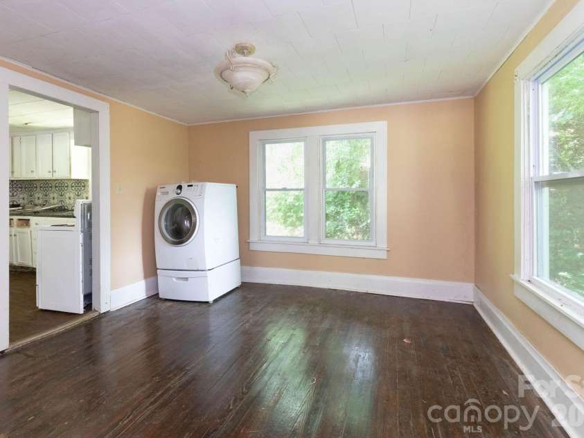 4085 Jacks Creek Road, Burnsville, NC 28714.  MLS# CAR4396004, YatesRealty ID 34034. 