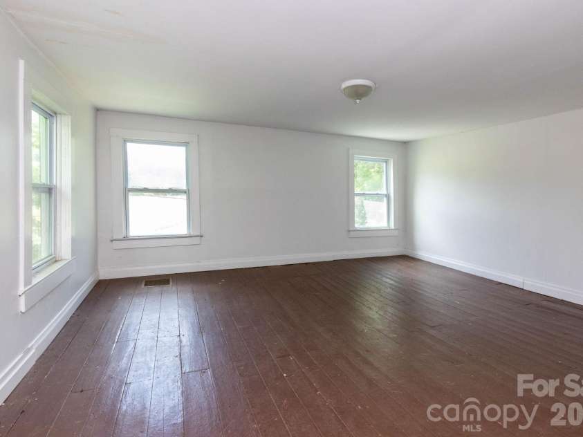 4085 Jacks Creek Road, Burnsville, NC 28714.  MLS# CAR4396004, YatesRealty ID 34034. 