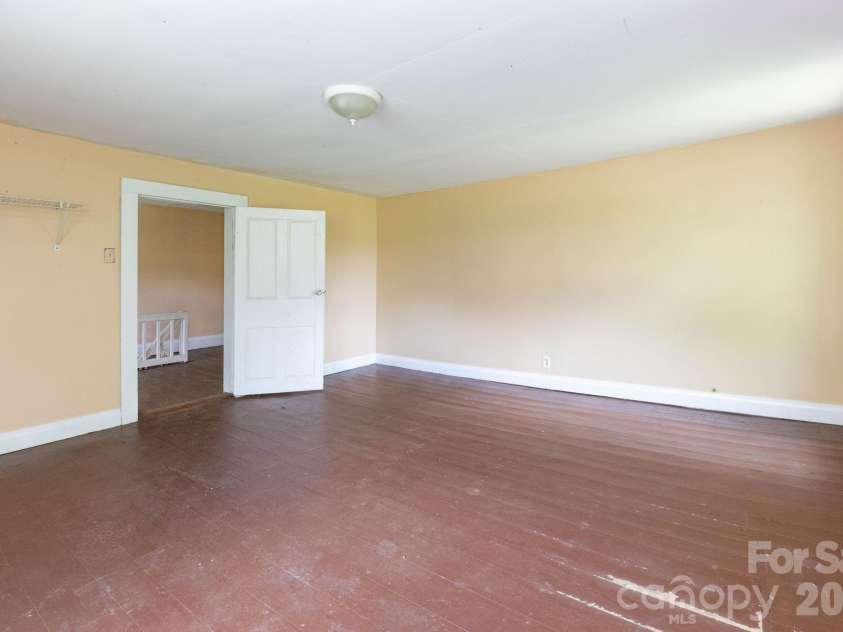 4085 Jacks Creek Road, Burnsville, NC 28714.  MLS# CAR4396004, YatesRealty ID 34034. 
