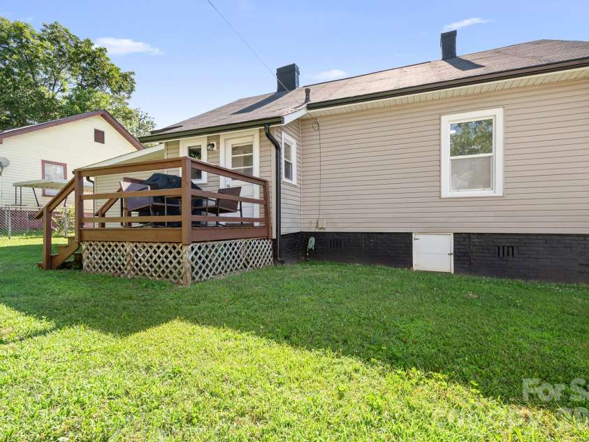 102 Madora Street, Mount Holly, NC 28120.  MLS# CAR4396928, YatesRealty ID 34035. 