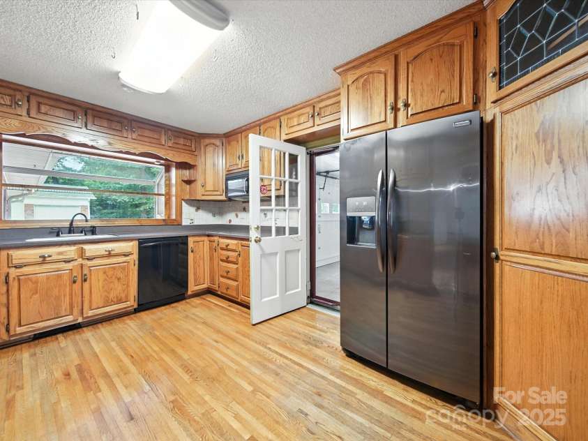 4600 Carmel Vista Lane, Charlotte, NC 28226.  MLS# CAR4293155, YatesRealty ID 34036. 