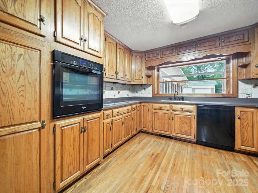 4600 Carmel Vista Lane, Charlotte, NC 28226.  MLS# CAR4293155, YatesRealty ID 34036. 