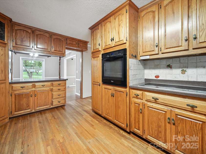 4600 Carmel Vista Lane, Charlotte, NC 28226.  MLS# CAR4293155, YatesRealty ID 34036. 