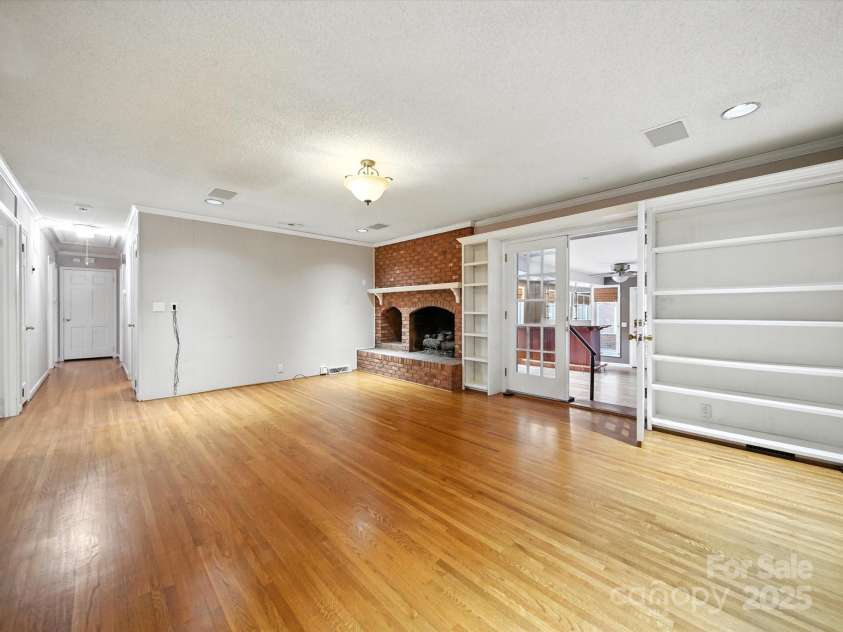 4600 Carmel Vista Lane, Charlotte, NC 28226.  MLS# CAR4293155, YatesRealty ID 34036. 