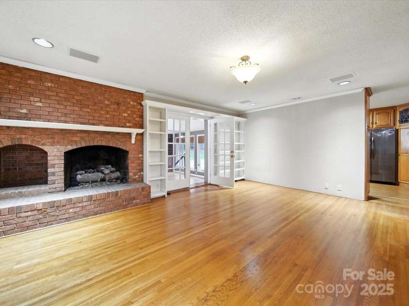 4600 Carmel Vista Lane, Charlotte, NC 28226.  MLS# CAR4293155, YatesRealty ID 34036. 