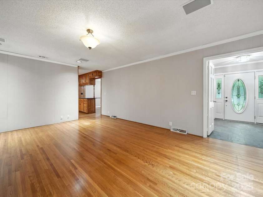4600 Carmel Vista Lane, Charlotte, NC 28226.  MLS# CAR4293155, YatesRealty ID 34036. 