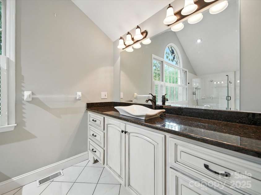 4600 Carmel Vista Lane, Charlotte, NC 28226.  MLS# CAR4293155, YatesRealty ID 34036. 