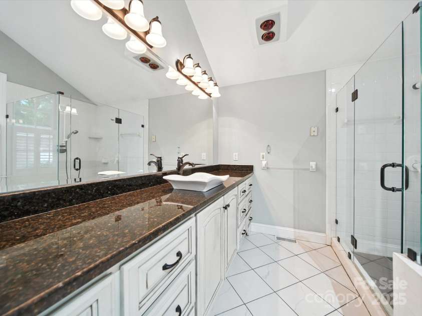 4600 Carmel Vista Lane, Charlotte, NC 28226.  MLS# CAR4293155, YatesRealty ID 34036. 