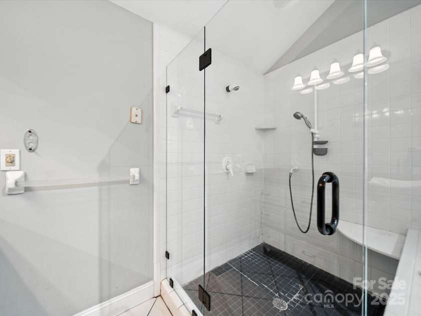 4600 Carmel Vista Lane, Charlotte, NC 28226.  MLS# CAR4293155, YatesRealty ID 34036. 