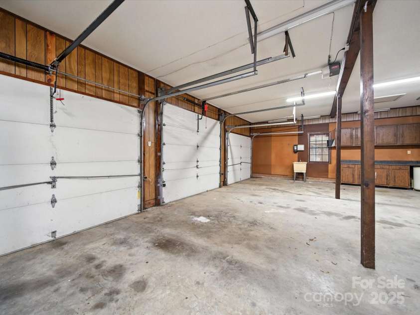4600 Carmel Vista Lane, Charlotte, NC 28226.  MLS# CAR4293155, YatesRealty ID 34036. 