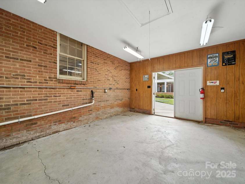 4600 Carmel Vista Lane, Charlotte, NC 28226.  MLS# CAR4293155, YatesRealty ID 34036. 