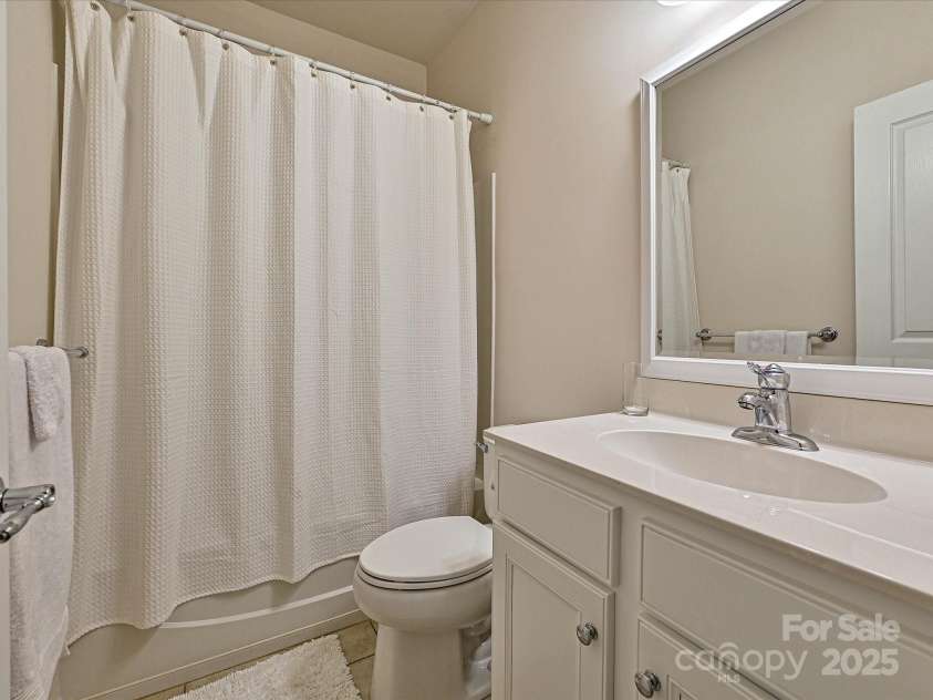 20037 Dovekie Lane, Fort Mill, SC 29707.  MLS# CAR4294257, YatesRealty ID 34039. Full Bath